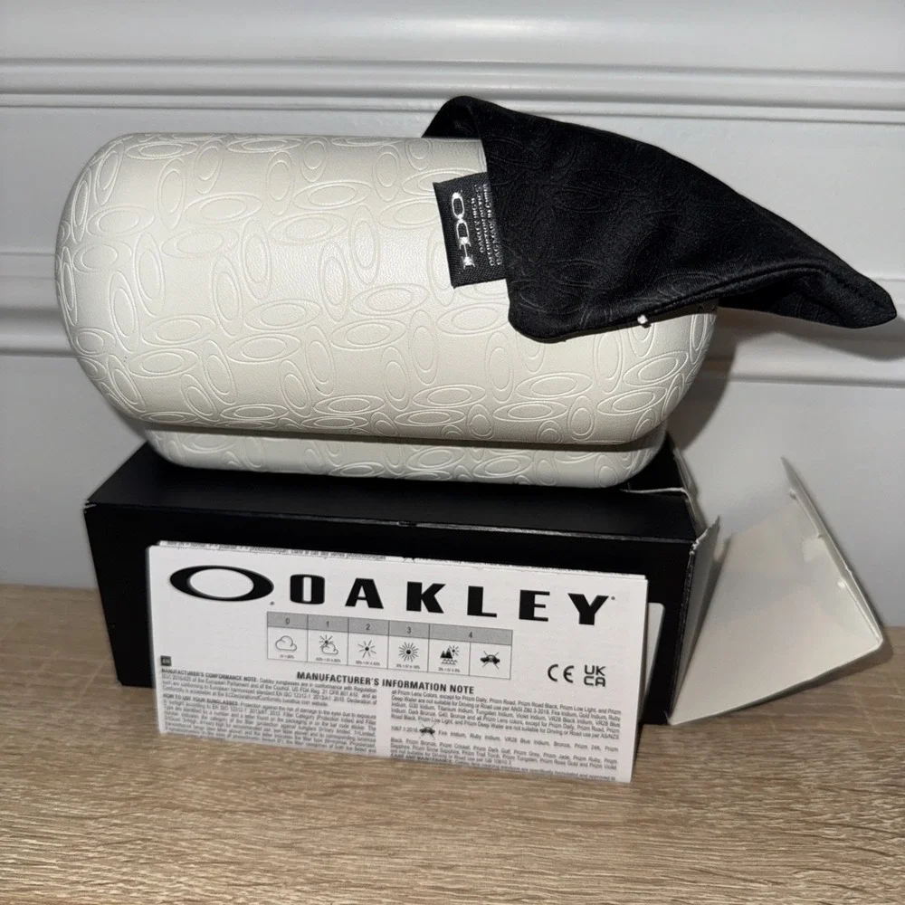 OAKLEY SIGNATURE 